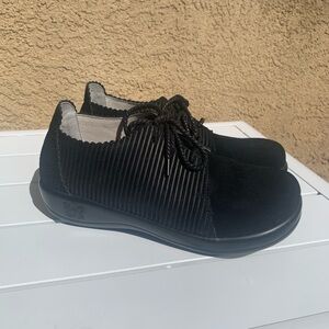 Alegria black suede shoelace shoes size 8-8.5 ( European 38)